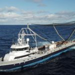 7Bateau Mr. Steven avec son filet à l’arrière. Crédits : Elon Musk